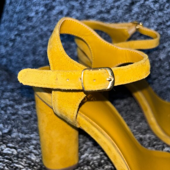 NWOT Never Worn Bleecker & Bond Viola 4" Sandal Heels (Size 6, Yellow/Clear) - Picture 3 of 7